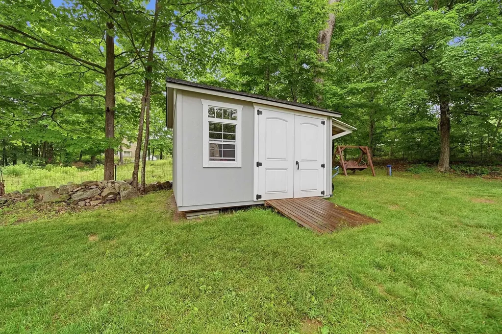 288 Island Pond Road Derry NH 03038