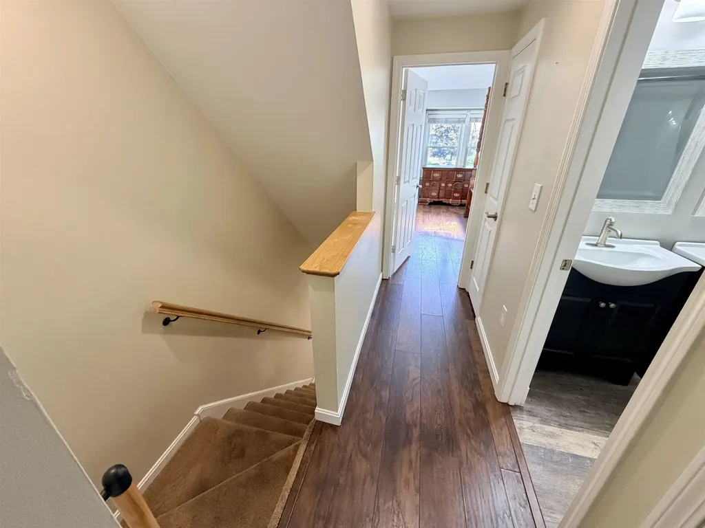 208 Bartemus Trail Nashua NH 03063