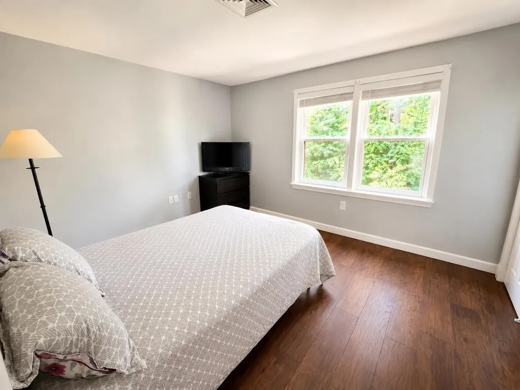 208 Bartemus Trail Nashua NH 03063