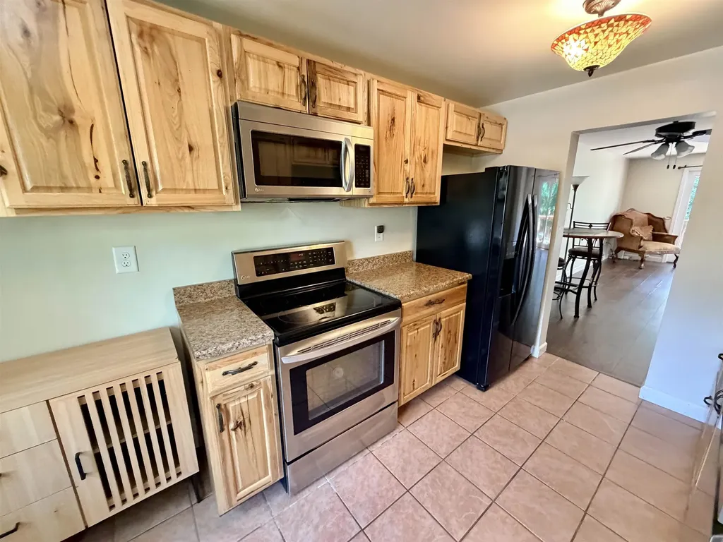 208 Bartemus Trail Nashua NH 03063