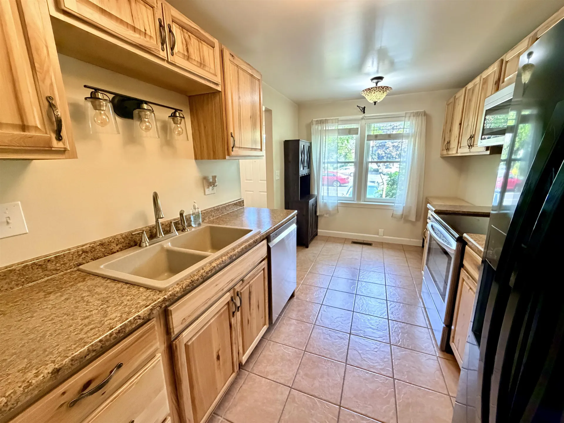208 Bartemus Trail Nashua NH 03063