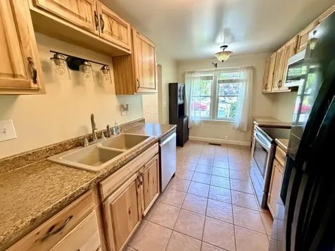 208 Bartemus Trail Nashua NH 03063
