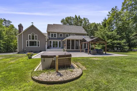 21 Bear Path Hampton NH 03842