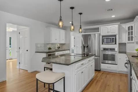21 Bear Path Hampton NH 03842