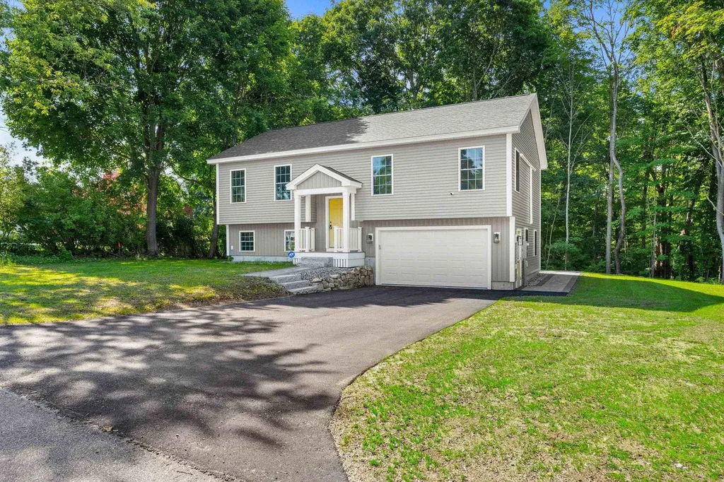 15 Bartlett Street Epping NH 03042