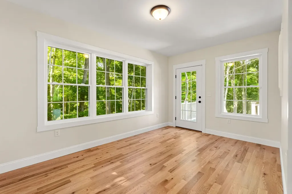 15 Bartlett Street Epping NH 03042