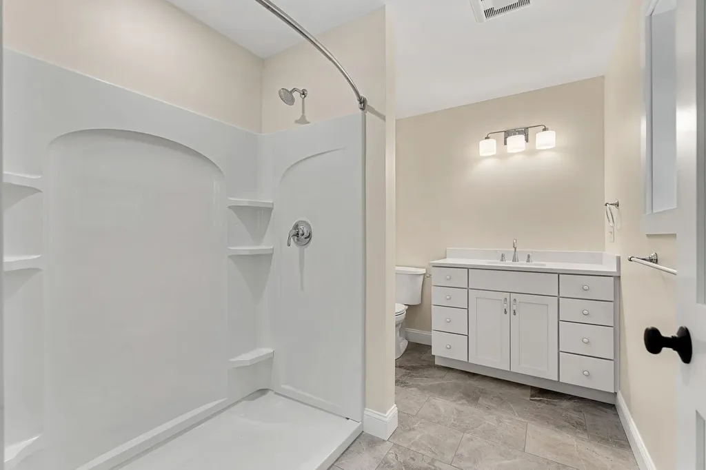 15 Bartlett Street Epping NH 03042