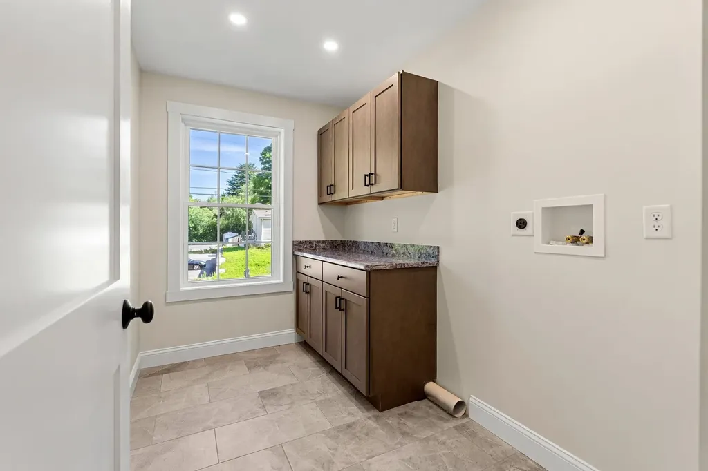 15 Bartlett Street Epping NH 03042