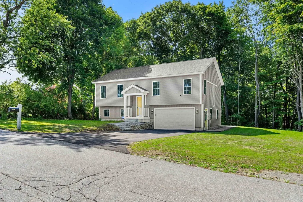 15 Bartlett Street Epping NH 03042