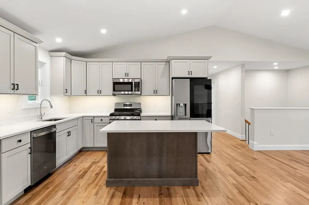 15 Bartlett Street Epping NH 03042