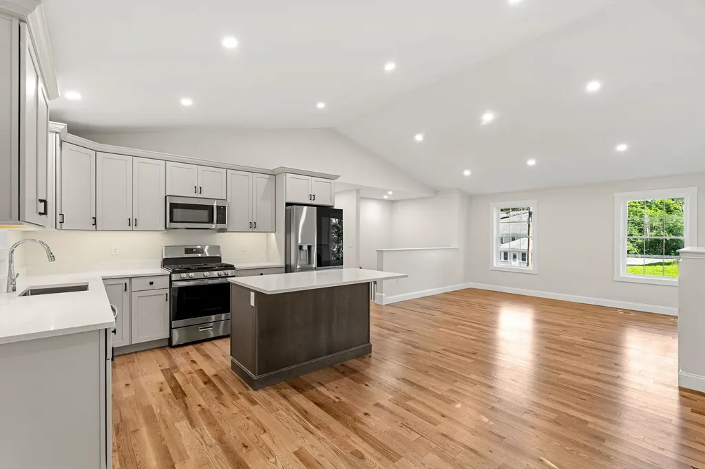15 Bartlett Street Epping NH 03042