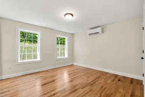 15 Bartlett Street Epping NH 03042