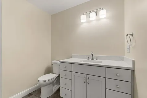 15 Bartlett Street Epping NH 03042