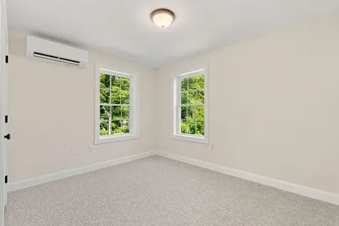 15 Bartlett Street Epping NH 03042