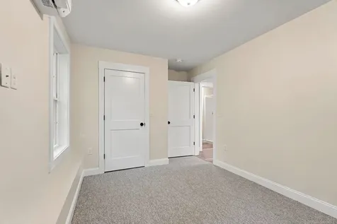 15 Bartlett Street Epping NH 03042