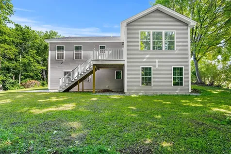 15 Bartlett Street Epping NH 03042