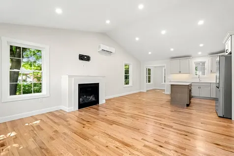 15 Bartlett Street Epping NH 03042