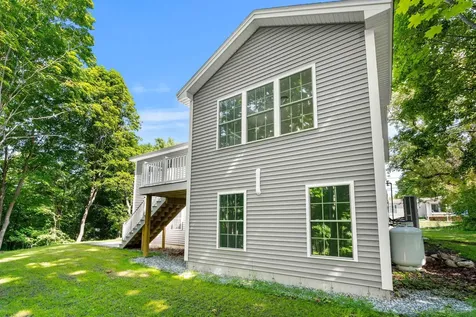 15 Bartlett Street Epping NH 03042