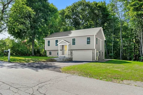 15 Bartlett Street Epping NH 03042