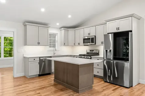15 Bartlett Street Epping NH 03042
