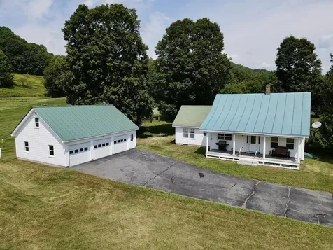 17 Upper Village Road Chelsea VT 05038