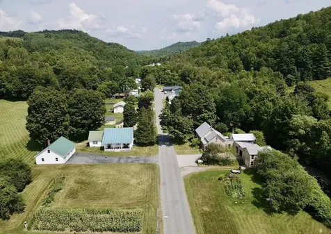 17 Upper Village Road Chelsea VT 05038