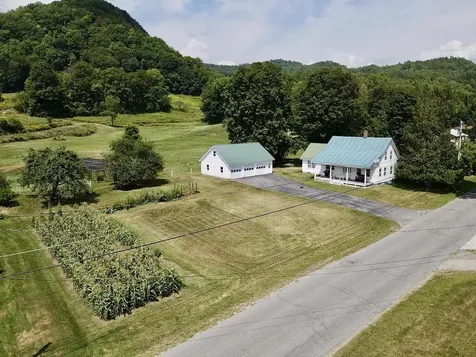 17 Upper Village Road Chelsea VT 05038