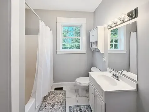 8 Dulcies Point Road Kingston NH 03848
