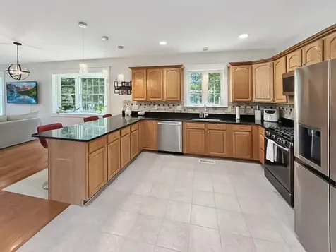 8 Dulcies Point Road Kingston NH 03848