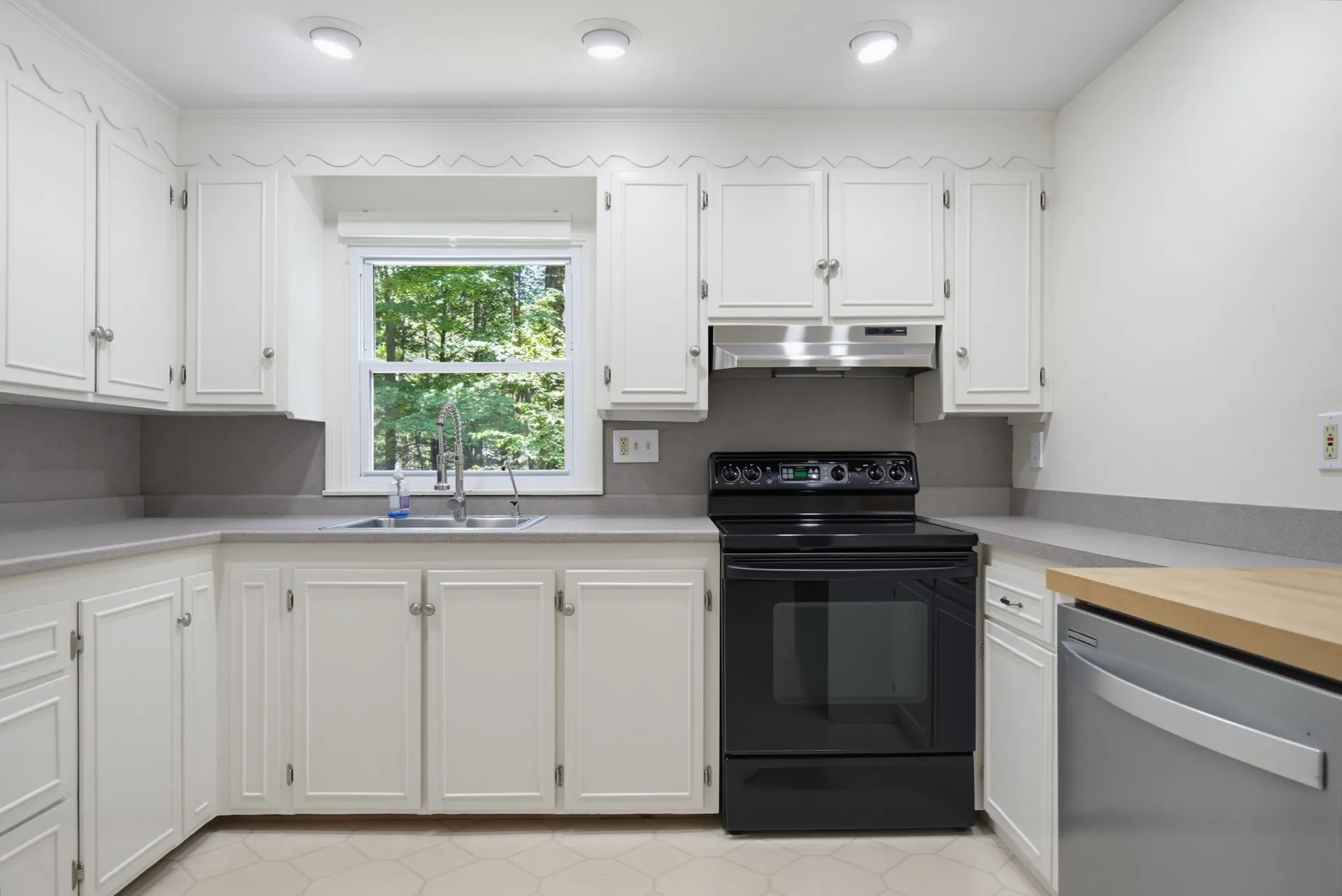 58 Cottage Road Kensington NH 03833