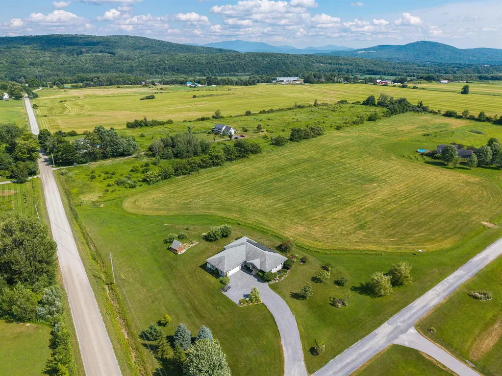 25 Mansfield View Drive Georgia VT 05478