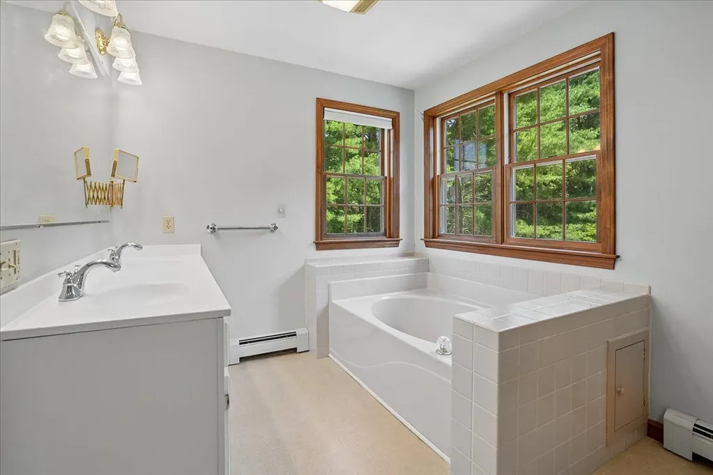 106 Gorham Pond Road Goffstown NH 03045