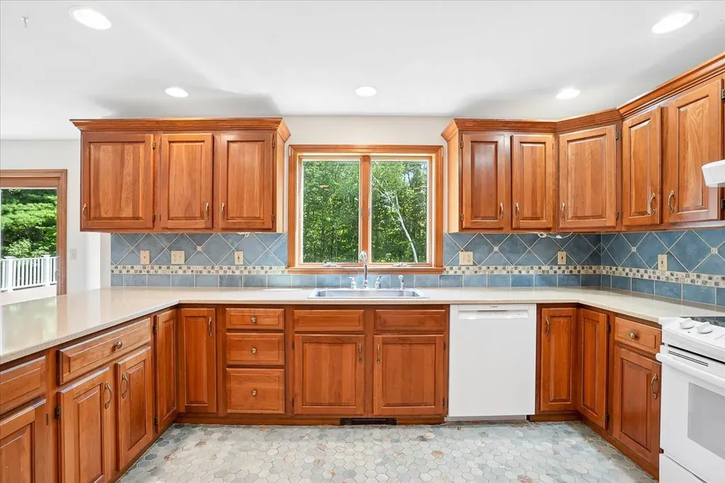 106 Gorham Pond Road Goffstown NH 03045