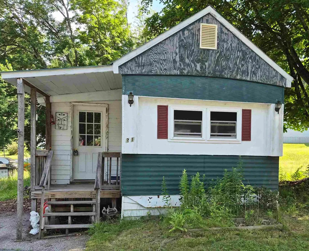 21 Quinn Street Tilton NH 03276