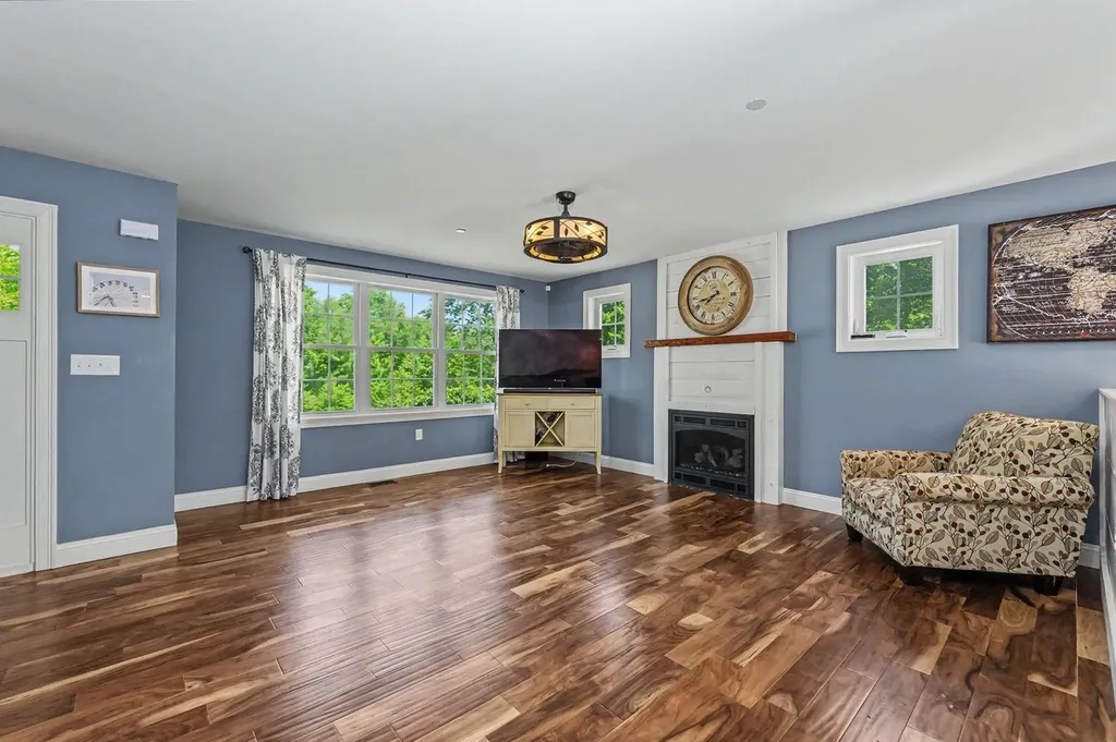 11 Lorden Road New Boston NH 03070