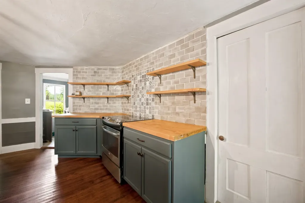 131 Waterloo Street Warner NH 03278