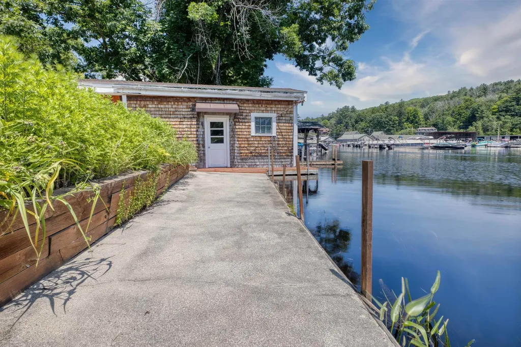 23 Riverlake Street Alton NH 03810