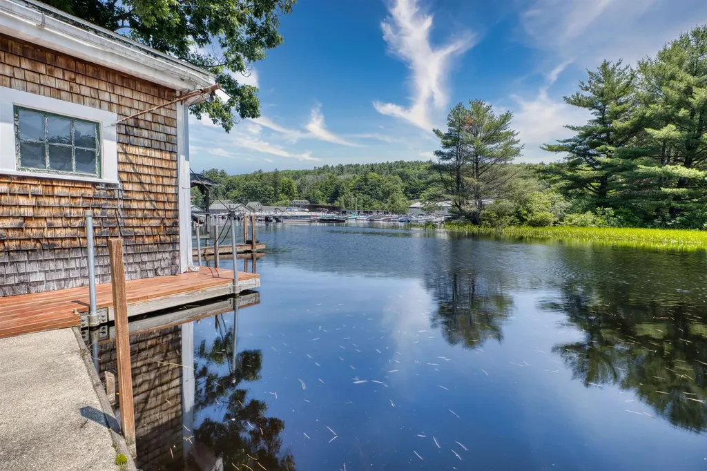 23 Riverlake Street Alton NH 03810