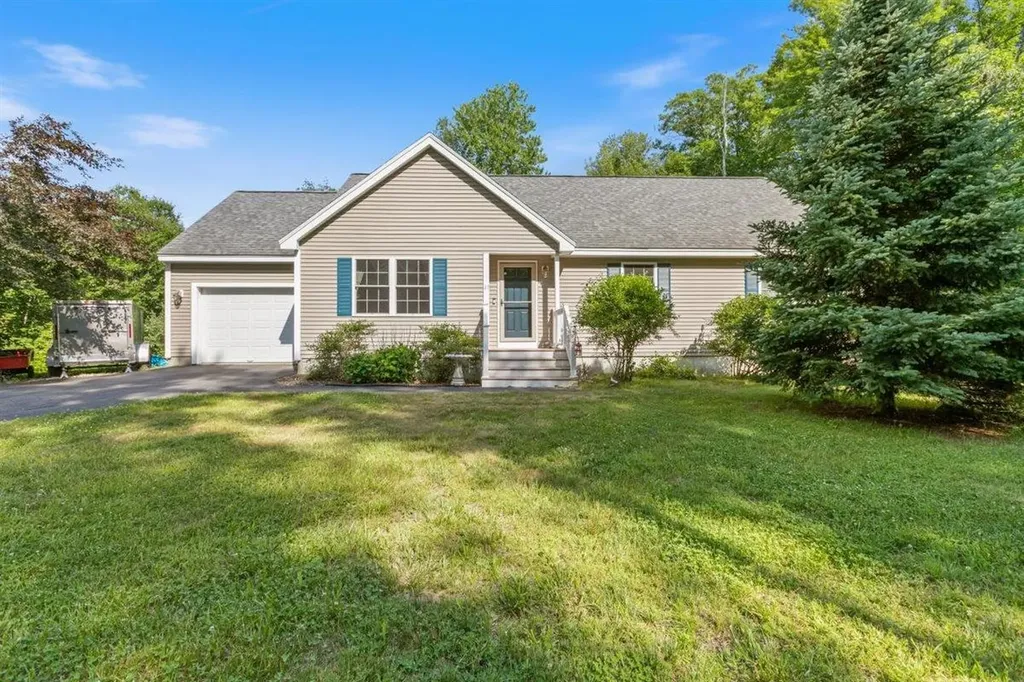 45 Phillips Road Sandown NH 03873