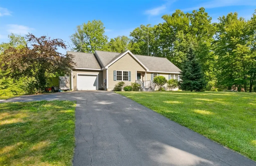 45 Phillips Road Sandown NH 03873
