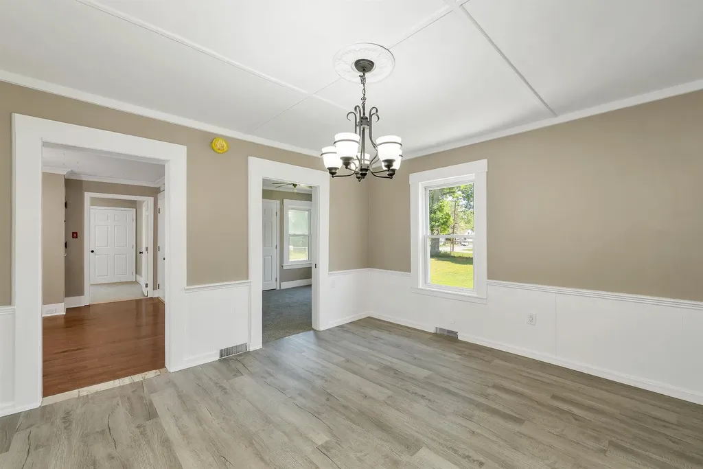 16 Brook Street Derry NH 03038