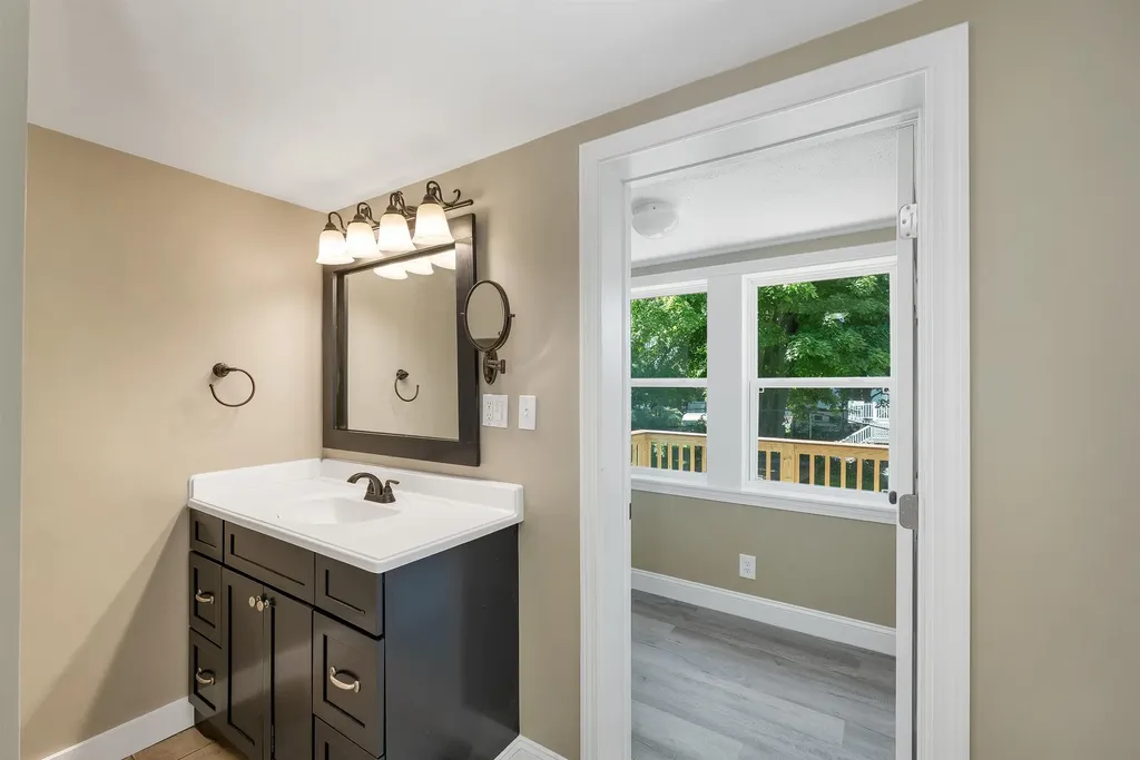 16 Brook Street Derry NH 03038