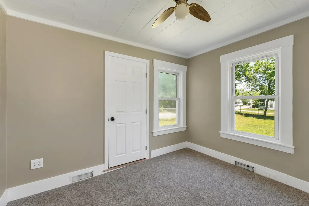 16 Brook Street Derry NH 03038