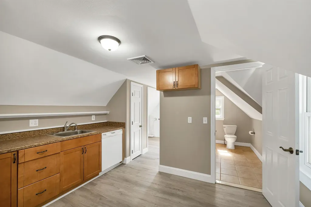 16 Brook Street Derry NH 03038