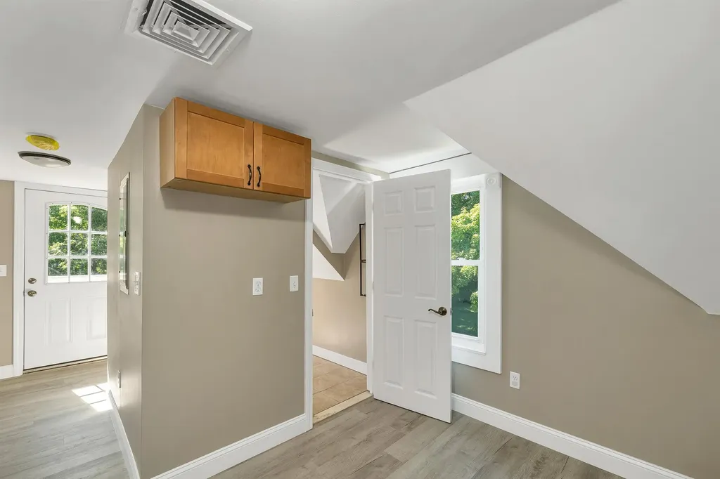 16 Brook Street Derry NH 03038