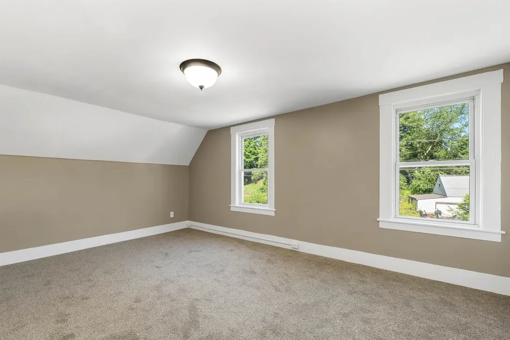 16 Brook Street Derry NH 03038