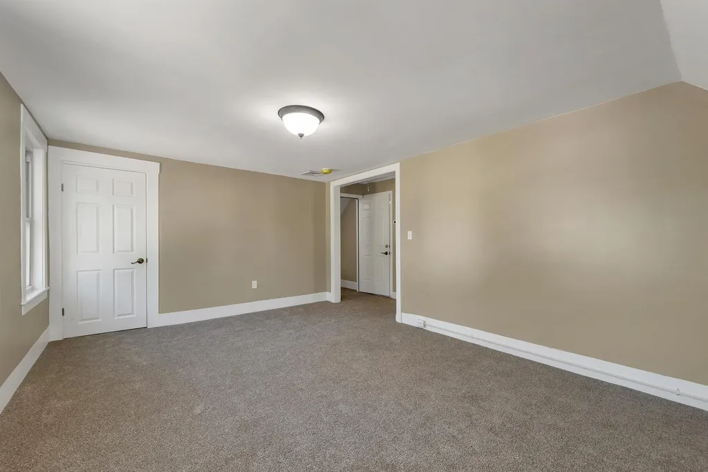 16 Brook Street Derry NH 03038