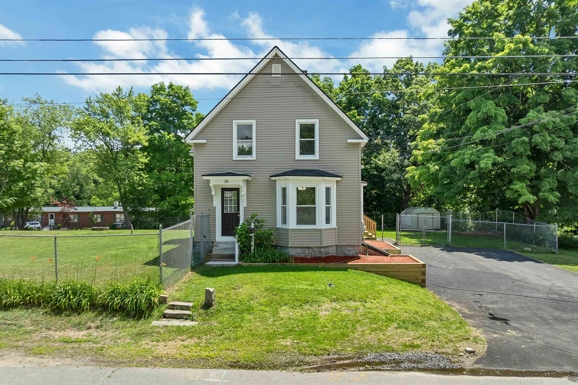 16 Brook Street Derry NH 03038
