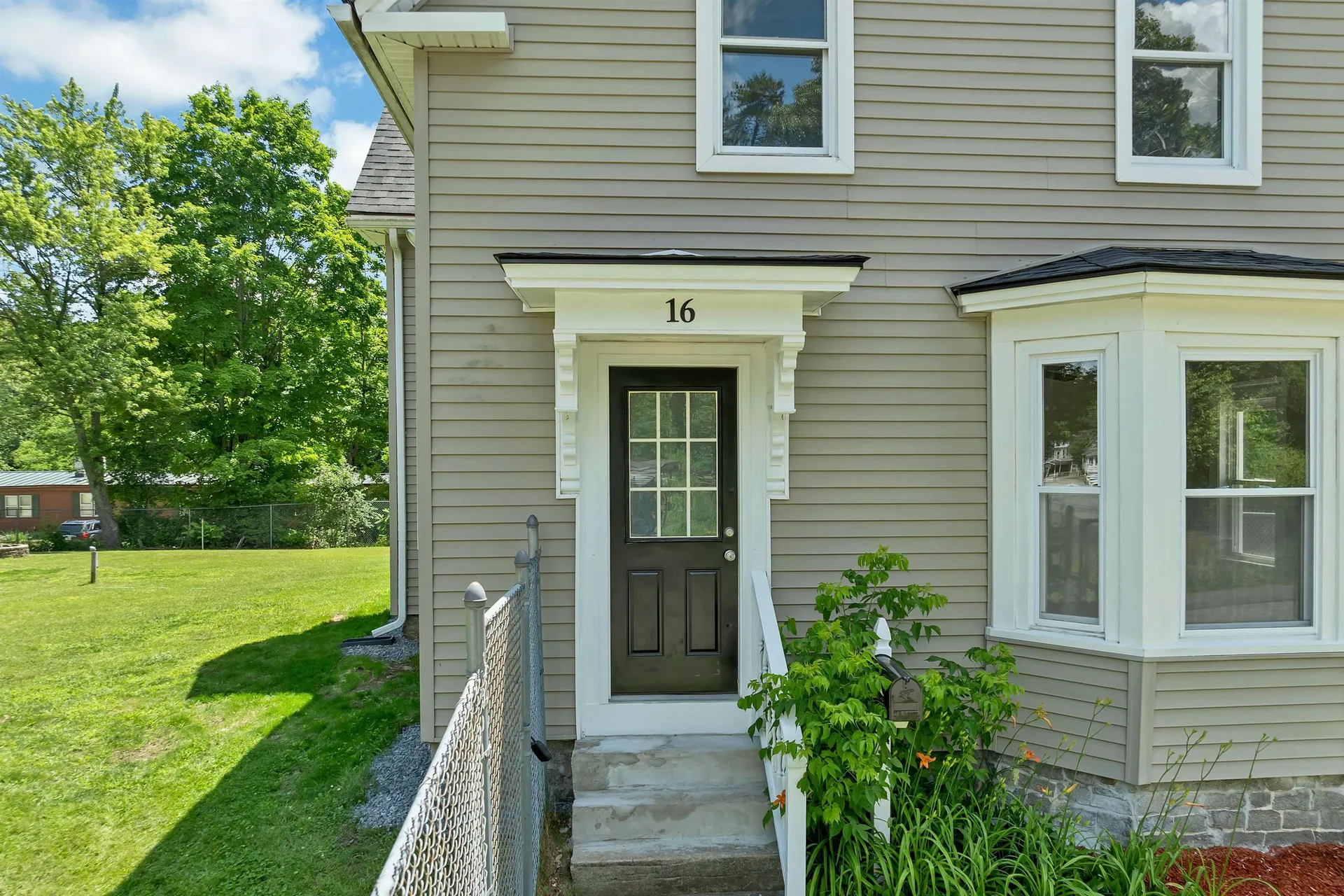 16 Brook Street Derry NH 03038