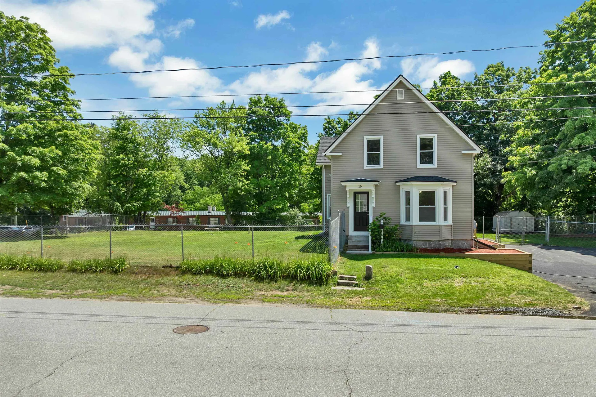 16 Brook Street Derry NH 03038